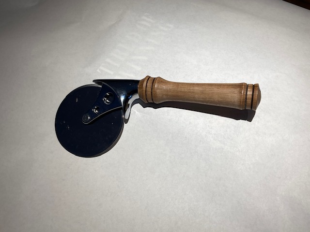 Slicing Perfection: Chrome Pizza Cutter with Wood&nbsp;Handle